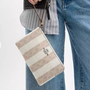 New Coach Zip Up Wristlet